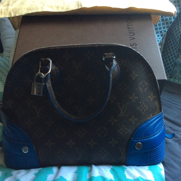 Louis Vuiton Alma Handbag Monogram Shine Canvas PM - Picture 4 of 7